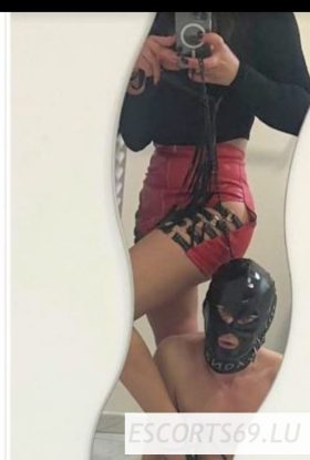 Domina/mistress pour soumis