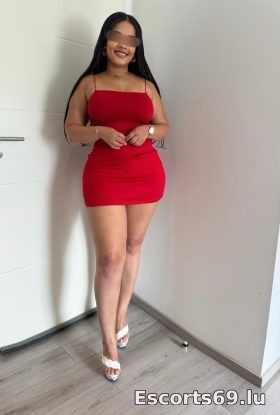 BELLE, SENSUELLE ET COMPLÈTE, BARBI