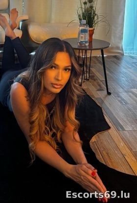 Bruna beutiful massagem erótica Hollerich