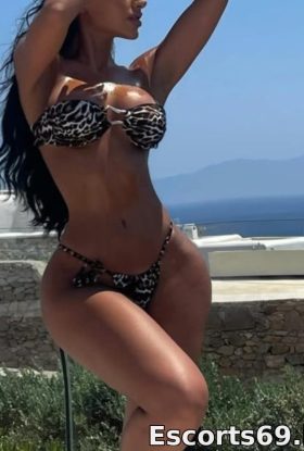 RAISSA, BRUNE CHAUDE ET COMPLÈTEE