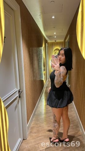 EMMA, NEW Cloche dor,Large natural breasts