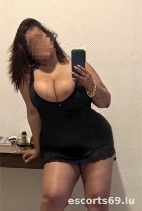Bella Queen✨ Une poitrine opulente et irrésistible🔥