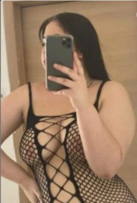 Tiffany Derniers jours à Dudelange,Malgré la chaleur, prenons une bonne douche🥵