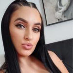 LINA, BELLE, SENSUELLE ET COMPLÈTE.