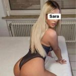 Belle blonde impliquée et sensuelle, SARA