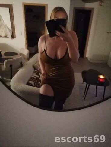 Larissa – 3 July, the last day in town 🔥 (GFE & femdom/BDSM)