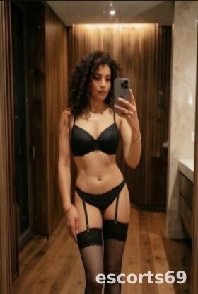 Je suis Sandrine, 100% natural independent masseuse 🔥💄🍒 specializing in nuru (sexuels) body-to-body massages 💥 prostante 🔥Trantra (Paris Villa Lux Pleasure)